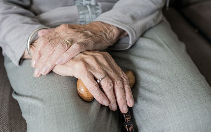 Tareas de los cuidadores internos de personas mayores