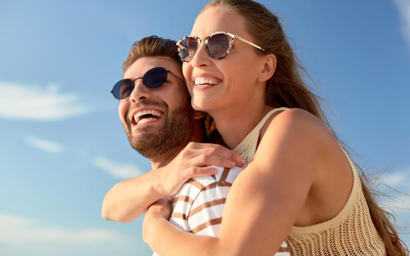 ¿Cómo escoger las gafas de sol adecuadas para este verano?
